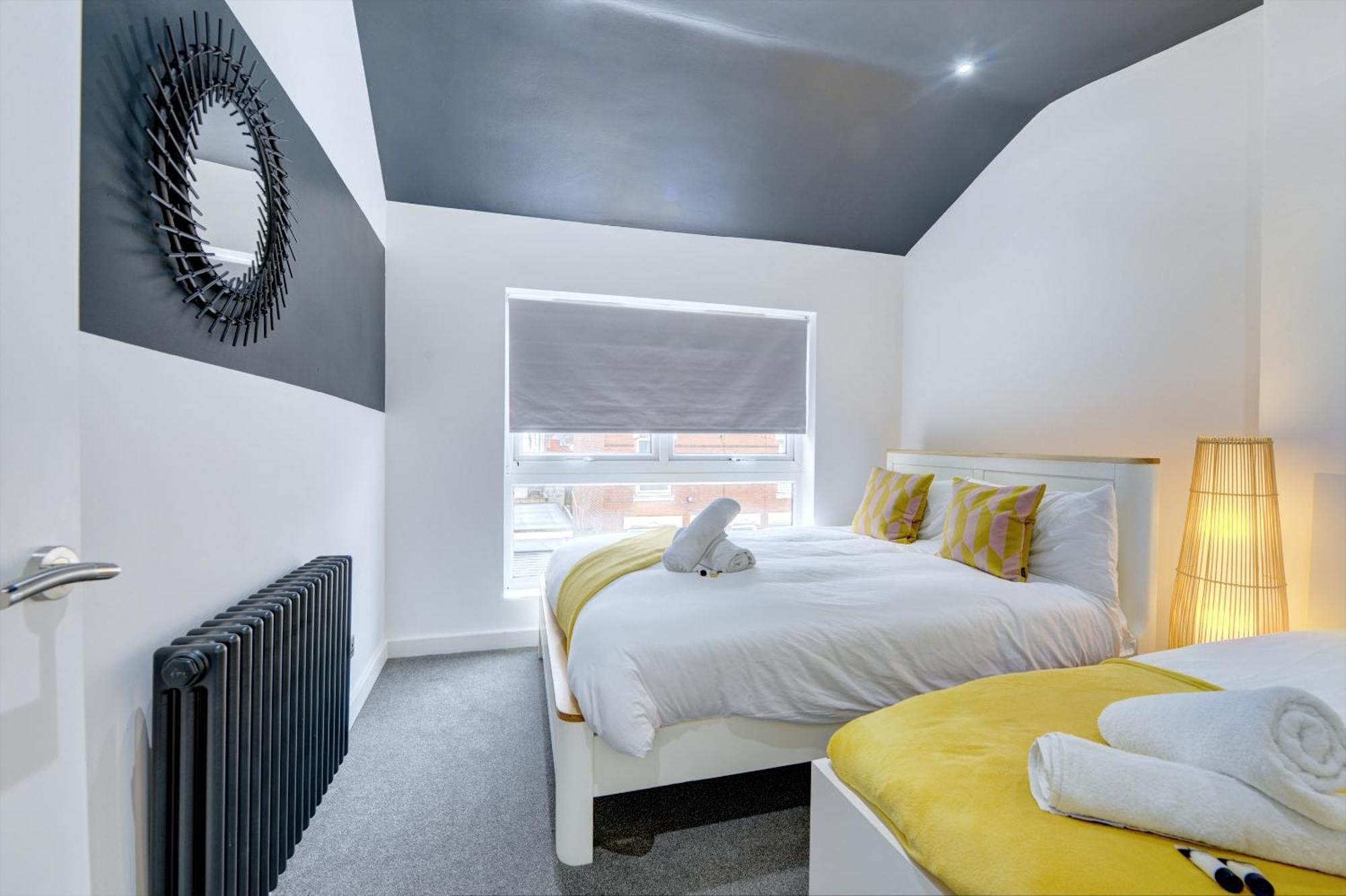 4 Bedrooms Homely House With Garden- Sleeps 9 Comfortably With 6 Comfortable Beds, Free Street Parking, Business Travellers, Contractors, & Holiday-Goers, Coventry, Near All Major Transport Links In Coventry And Motorway Екстериор снимка