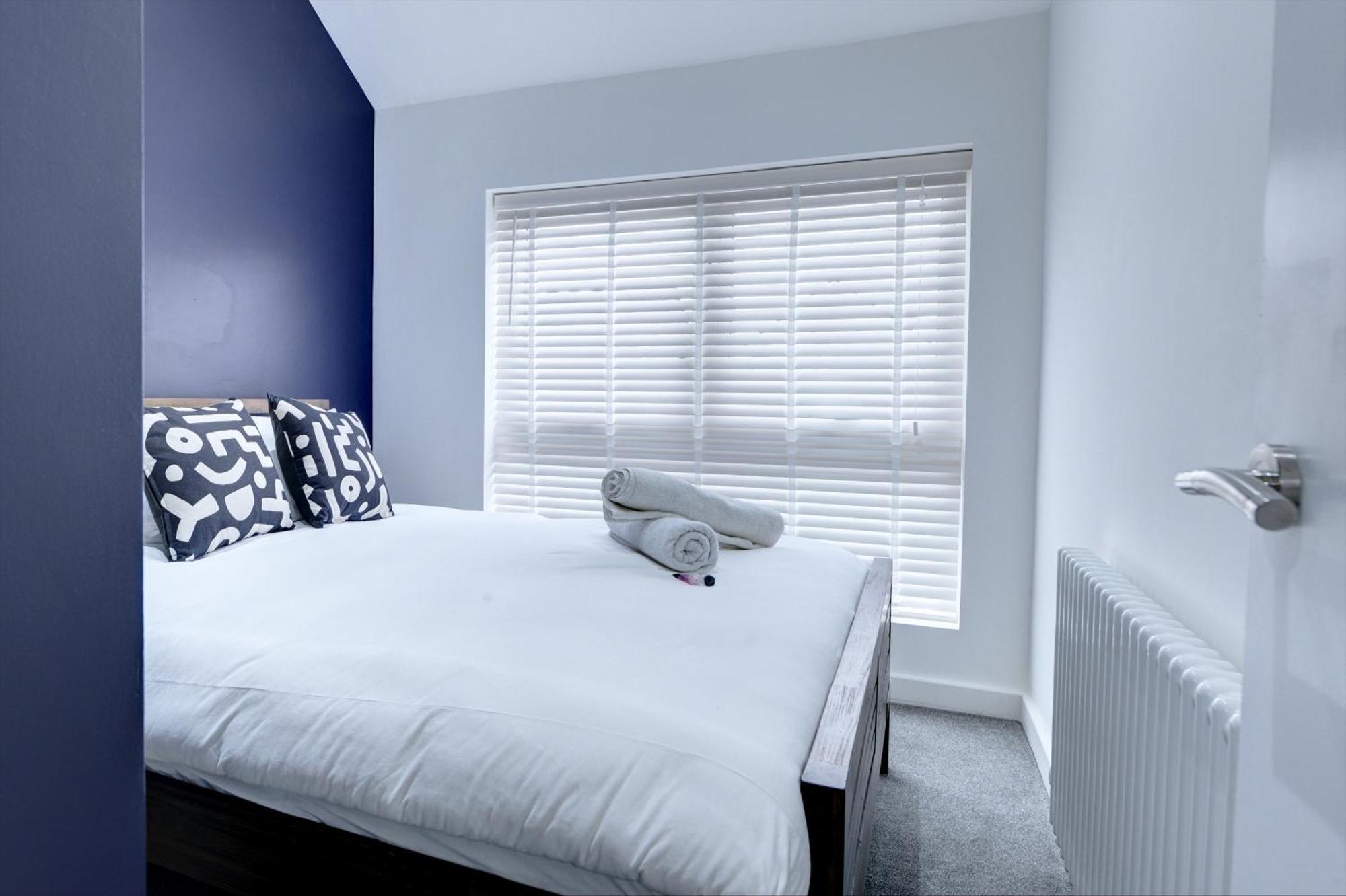 4 Bedrooms Homely House With Garden- Sleeps 9 Comfortably With 6 Comfortable Beds, Free Street Parking, Business Travellers, Contractors, & Holiday-Goers, Coventry, Near All Major Transport Links In Coventry And Motorway Екстериор снимка